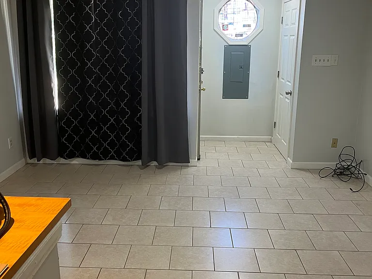 207 Newtowne Sq — Photo 11