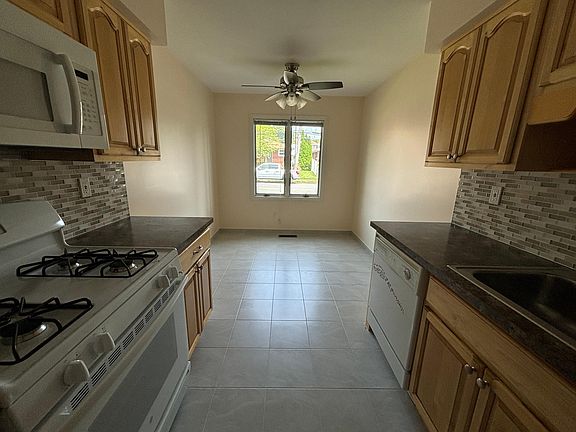 4th image of 30 Lincoln Ave