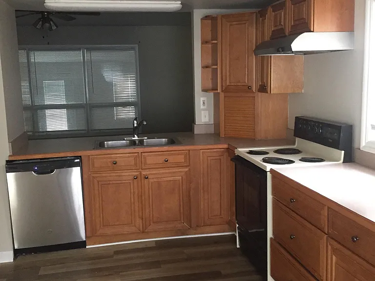 21670 Tulane Ave — Photo 12