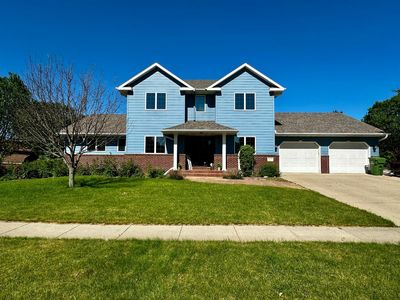810 Briarwood Dr, Worthington, MN, 56187