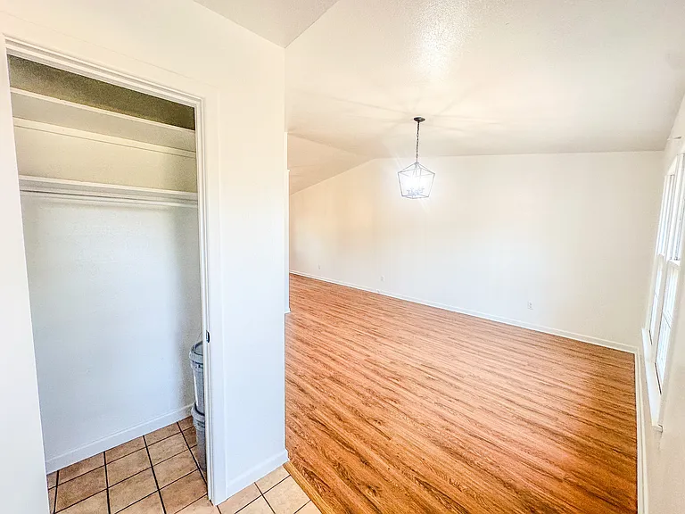 5011 52nd St — Photo 3