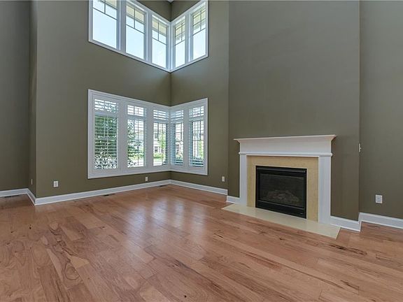 5th image of 160 Ashbourne Dr