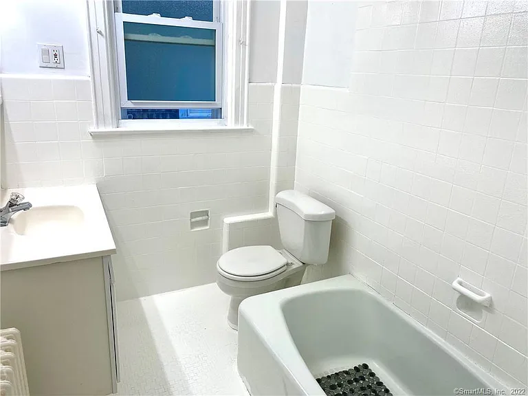 43 Mohegan Ave #2 — Photo 13