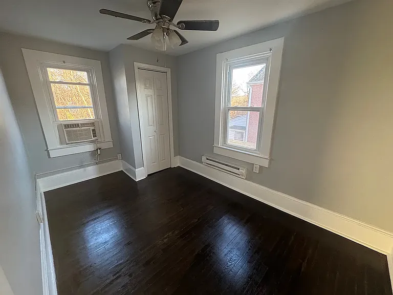 1127 N Royal Ave #B — Photo 5