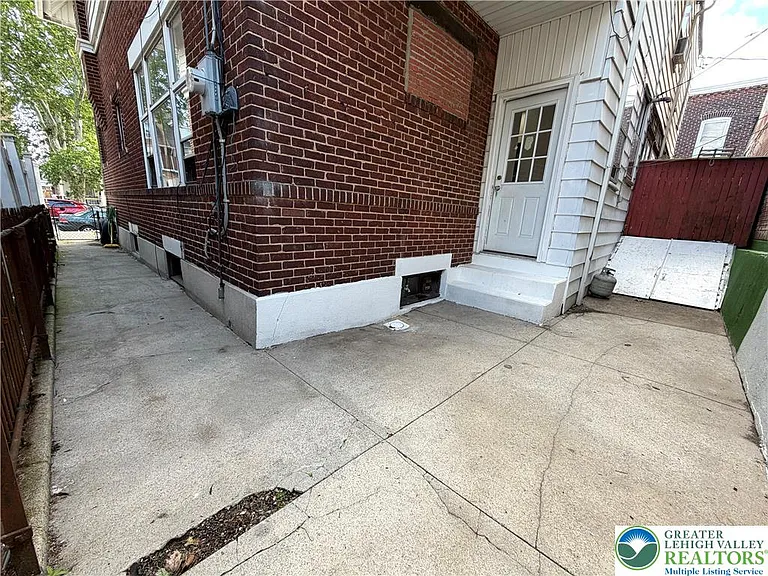 216 S 14th St — Photo 12
