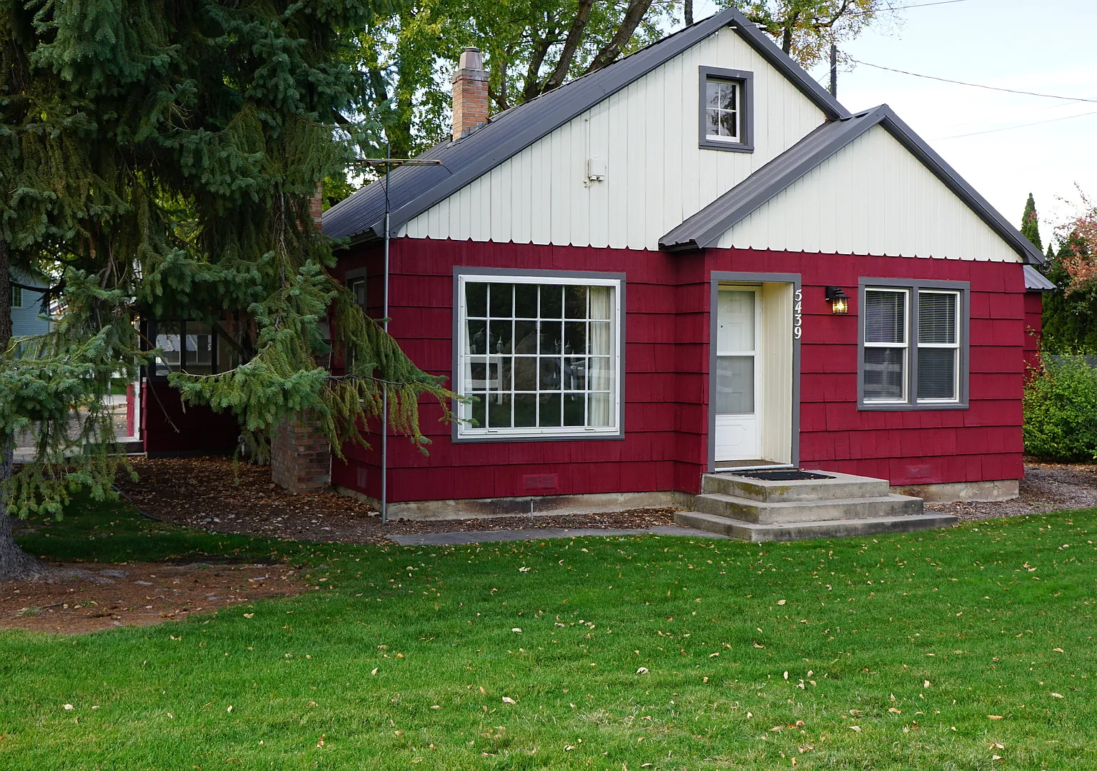 Charming 3 bedroom, 2 bathroom Home by the Foothills and Close to Downtown Boise — Photo 1