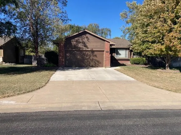 1672 E Winterset St, Goddard, KS 67052