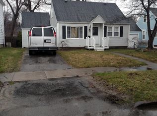 90 Winstead Rd, Rochester, NY 14609