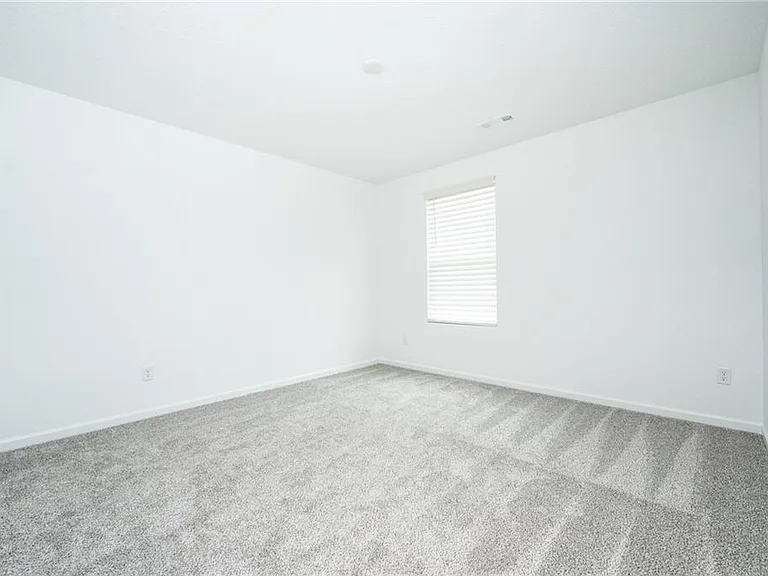98 Brewster Dr — Photo 28