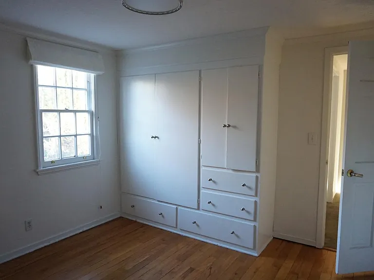 100 Shady Ln — Photo 16