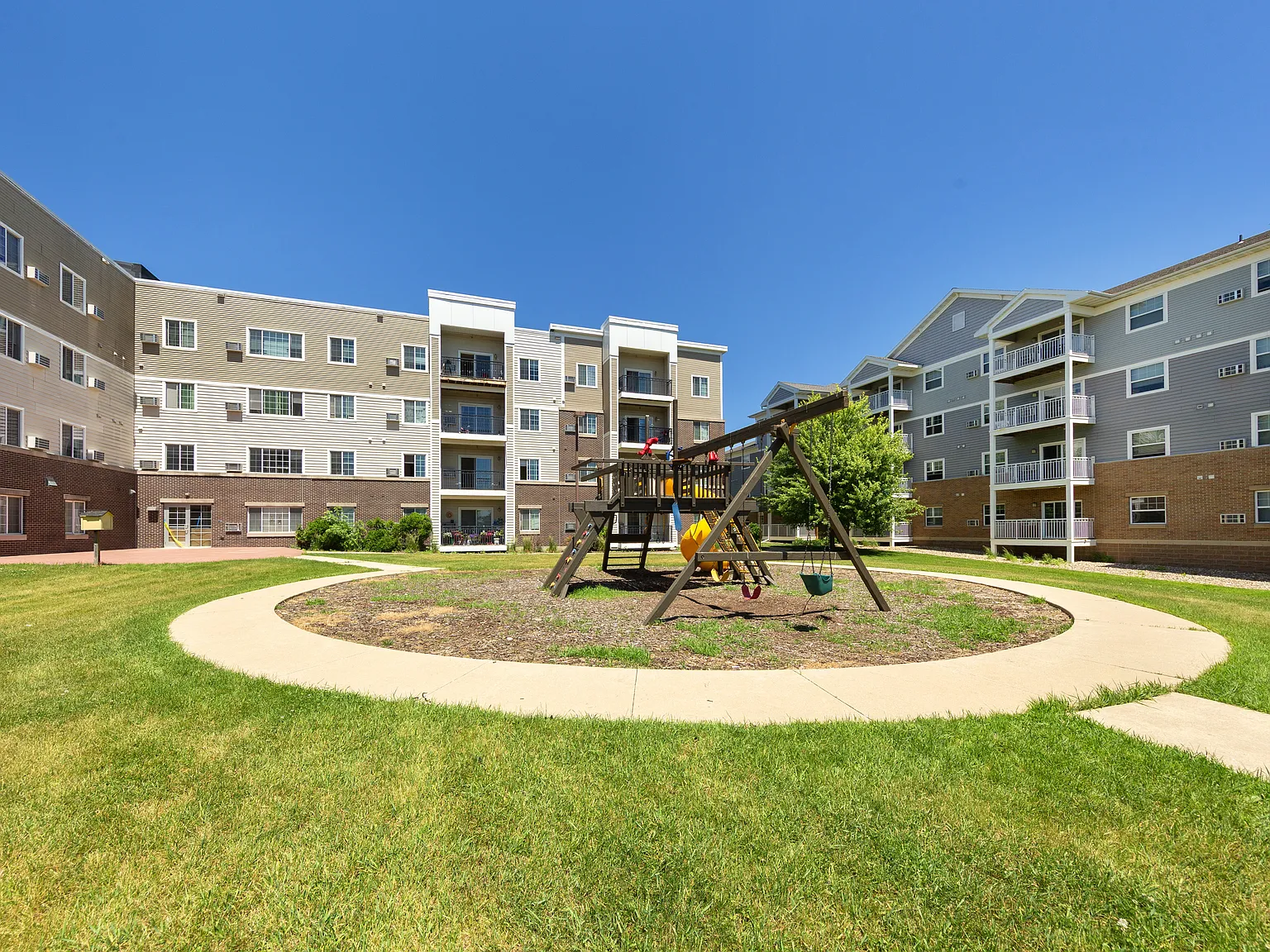 Washington Village East — Photo 1