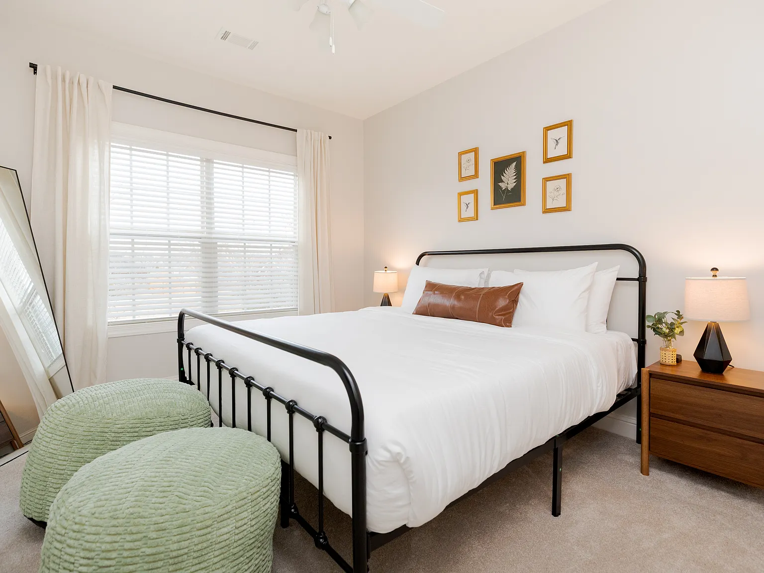 4 bed, 2.5 bath, 2400 sqft, $5,500 — Photo 3