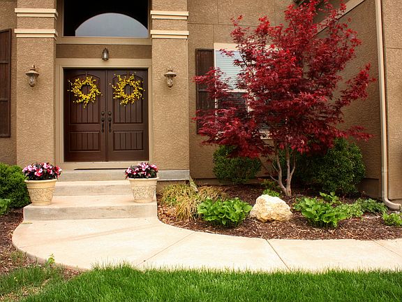 Extensive landscaping