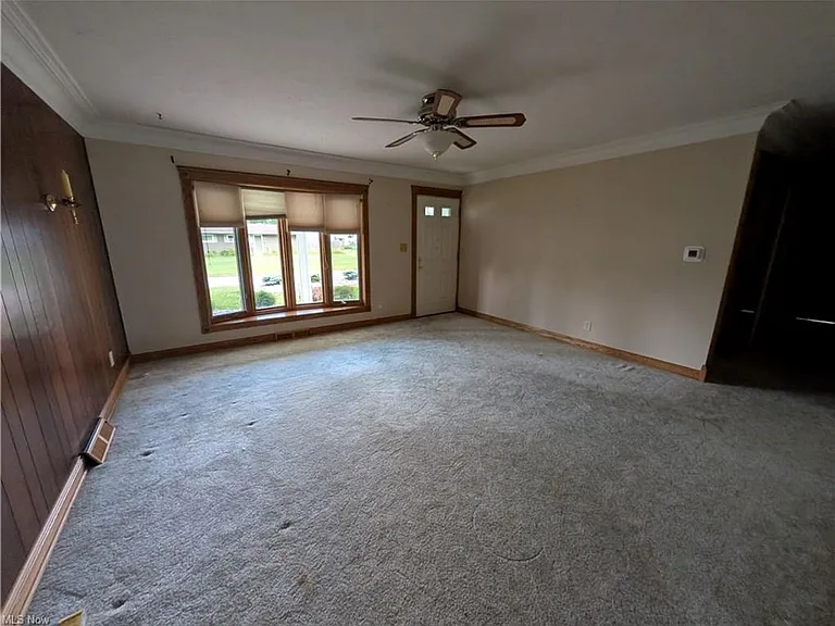 2543 Burlingham Dr — Photo 2