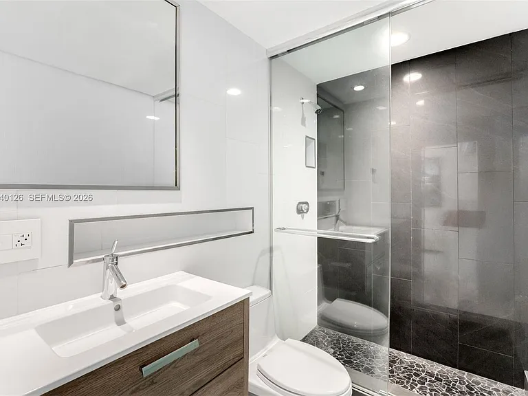 3560 W Fairview St — Photo 28