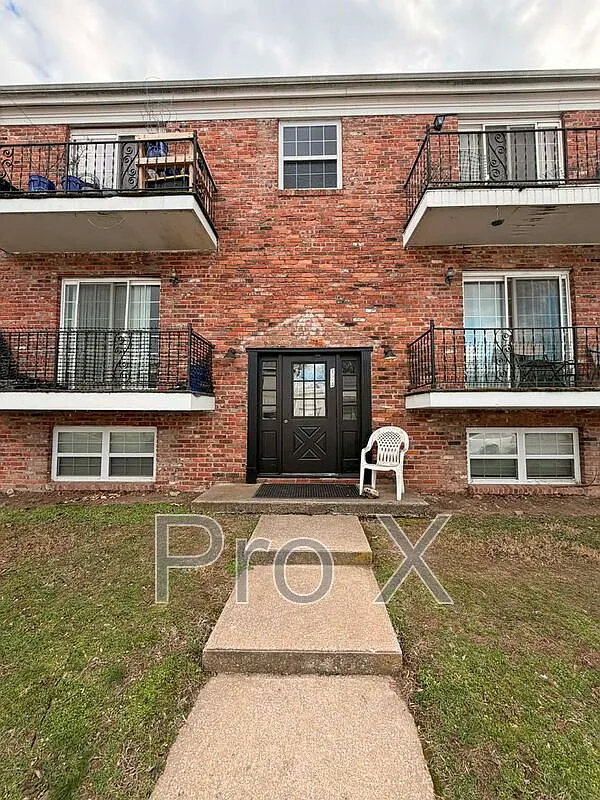 1 bed, 1.0 bath, 816 sqft, $725 — Photo 2