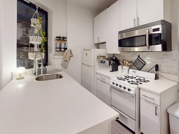 349 E 82nd St APT 2FW, New York, NY 10028