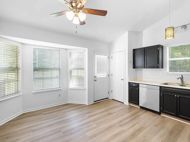 409 Vista Springs Cir — Photo 10