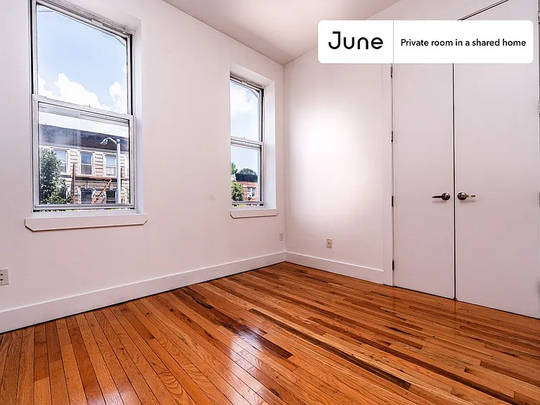 886 Jefferson Ave #C — Photo 2