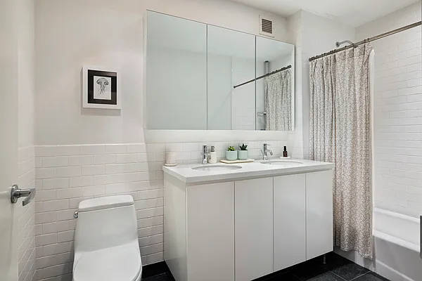 Sold by R New York | media 5