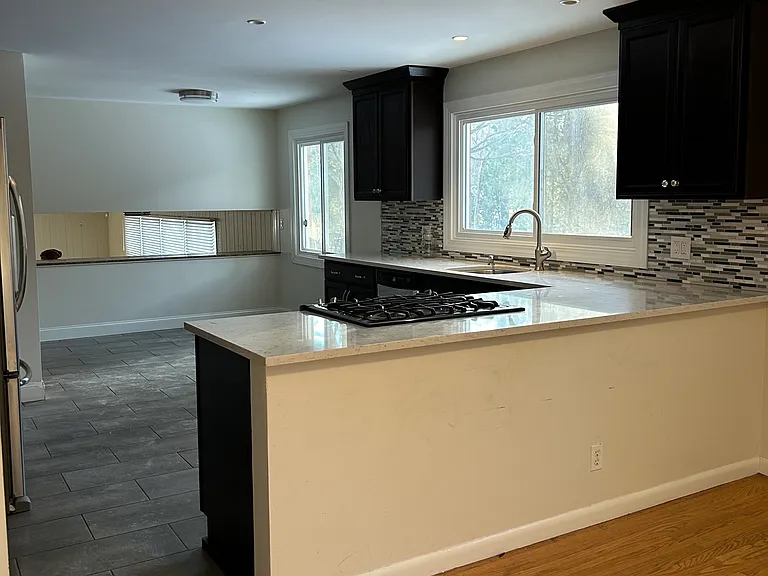 370 Sandringham Rd — Photo 10