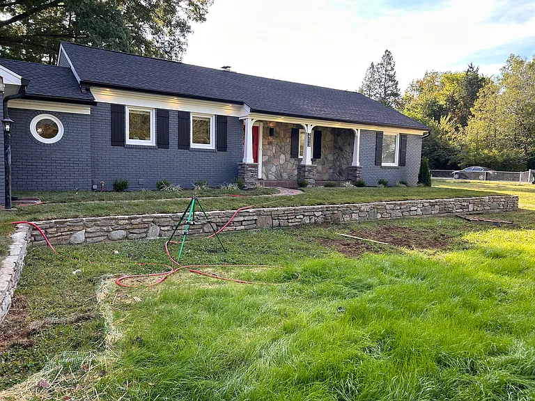 2713 Six Mile Ln — Photo 2