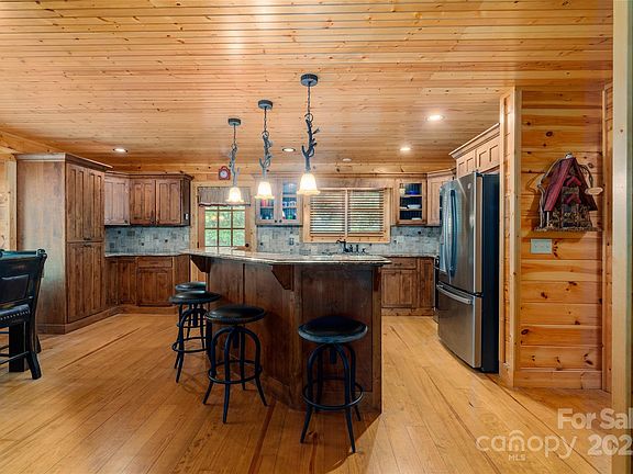 5th image of 86 Sweet Birch Dr