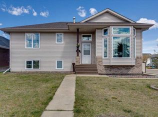 4 S Harrison Rd, Sylvan Lake, AB T4S 1T4
