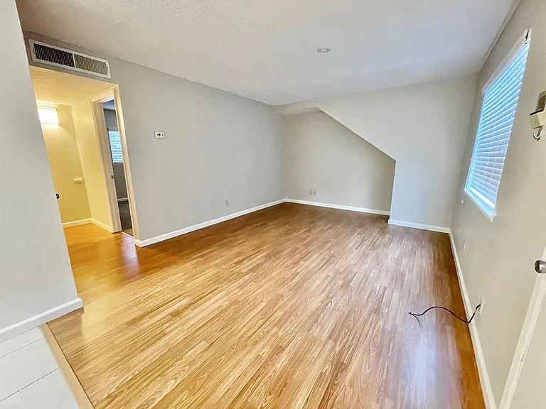 1619 G Street — Photo 4