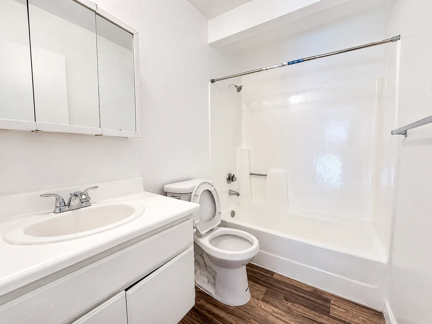 2 bed, 950 sqft, $1,750 — Photo 3