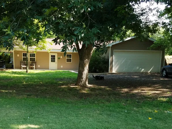 1511 Hinton Dr, Quincy, IL 62305