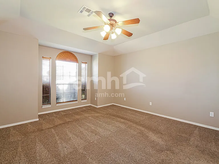 945 Ethan Ln — Photo 9