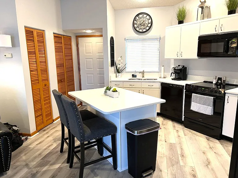 4801 Casablanca Cir — Photo 10