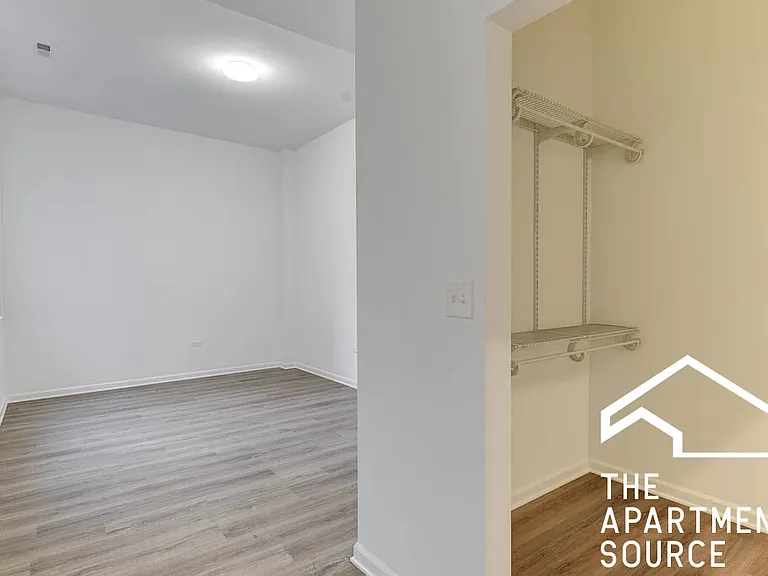 2450 S Wabash Ave #1 — Photo 8