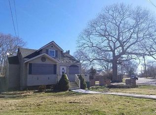 29 Johns Neck Rd, Shirley, NY 11967