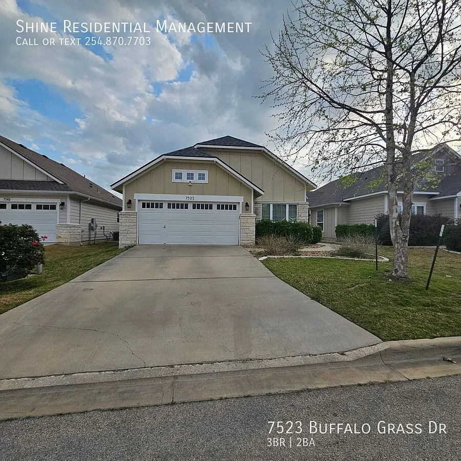 The street is set in a peaceful neighborhood just minutes from parks and local elementary schools... — Photo 1