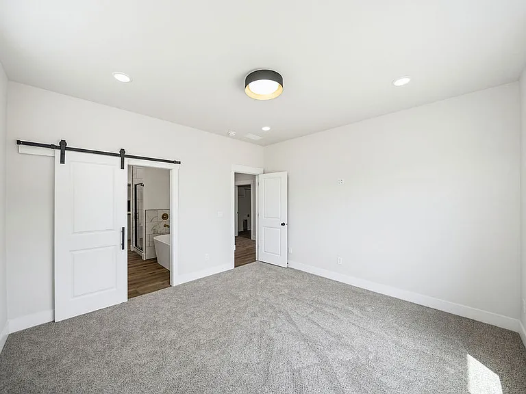 485 E River Ln — Photo 28