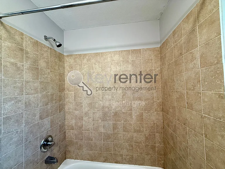 305 Sunrise Ln #C — Photo 5