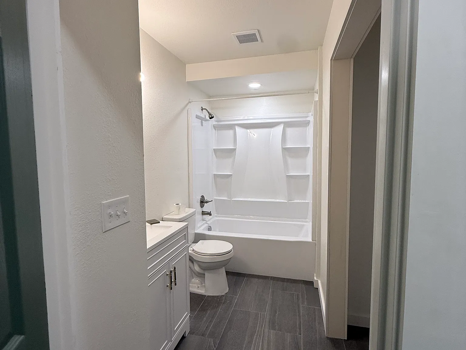 2 bed, 1200 sqft, $1,300 — Photo 4