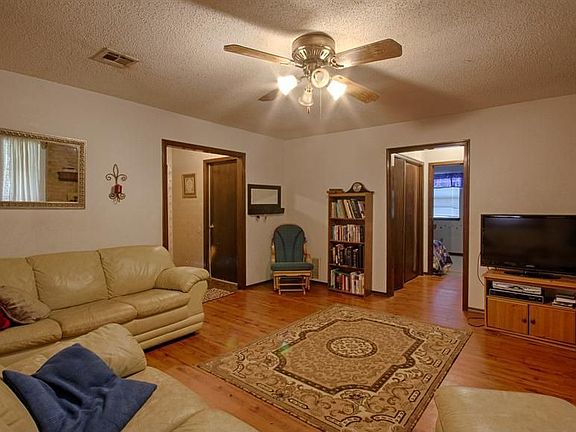 5th image of 10225 Glascow Dr