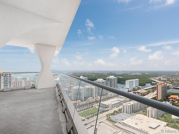 3rd image of 16901 Collins Ave APT 4001