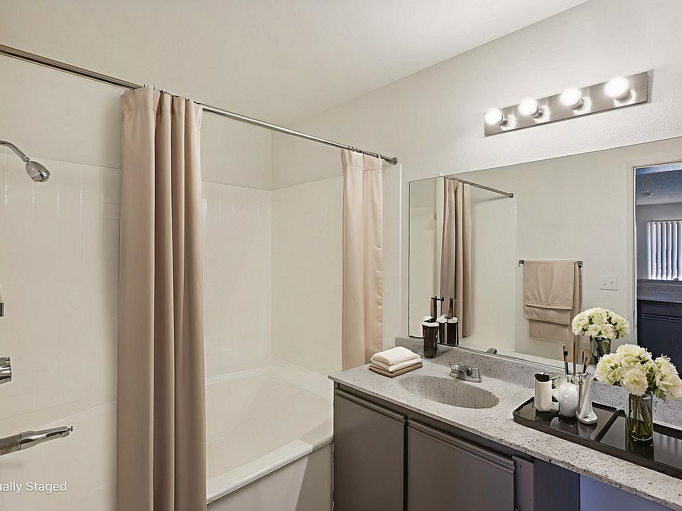 Village Square Apartments_Staged11