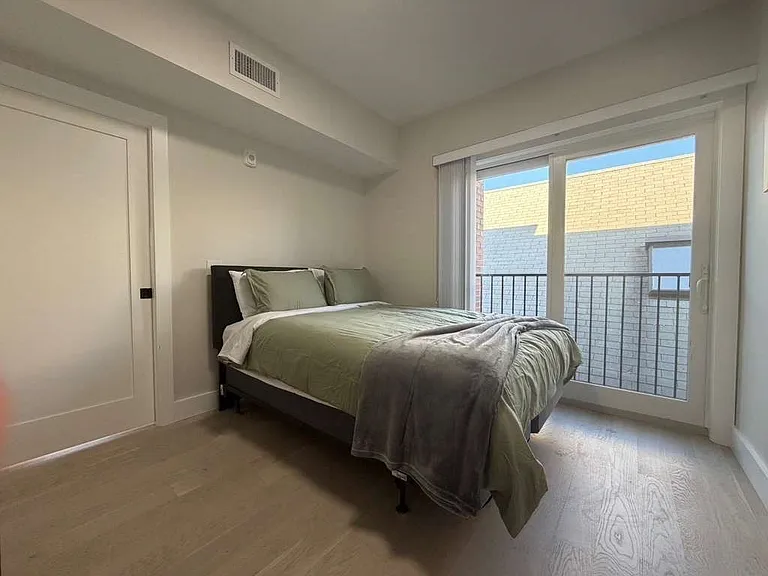 425 Border St #405 — Photo 5