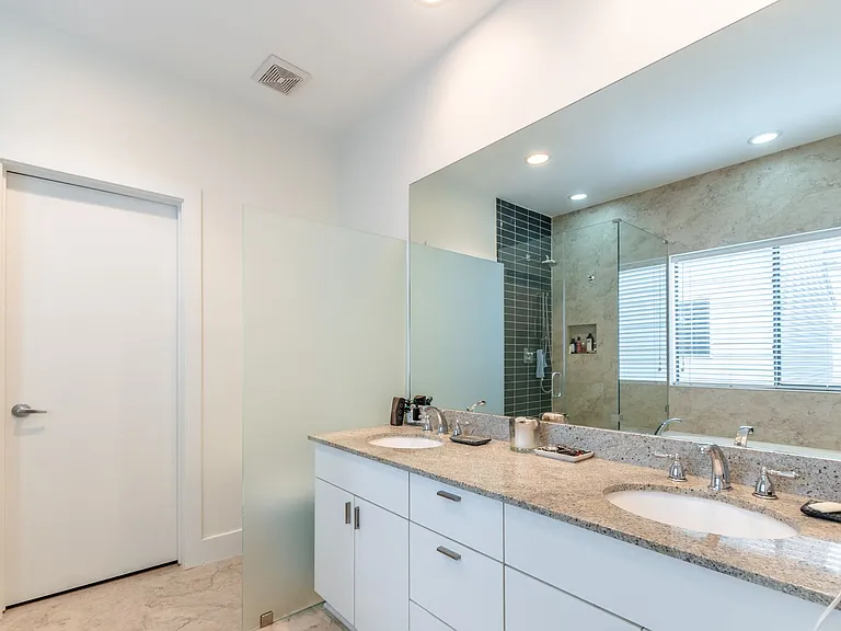4104 Spencer St #B — Photo 18