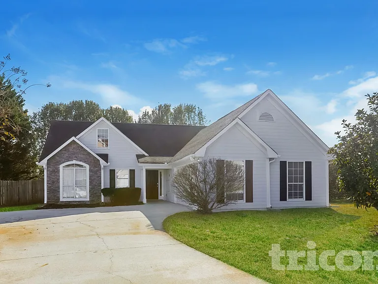 130 N Greenfield Cir — Photo 1