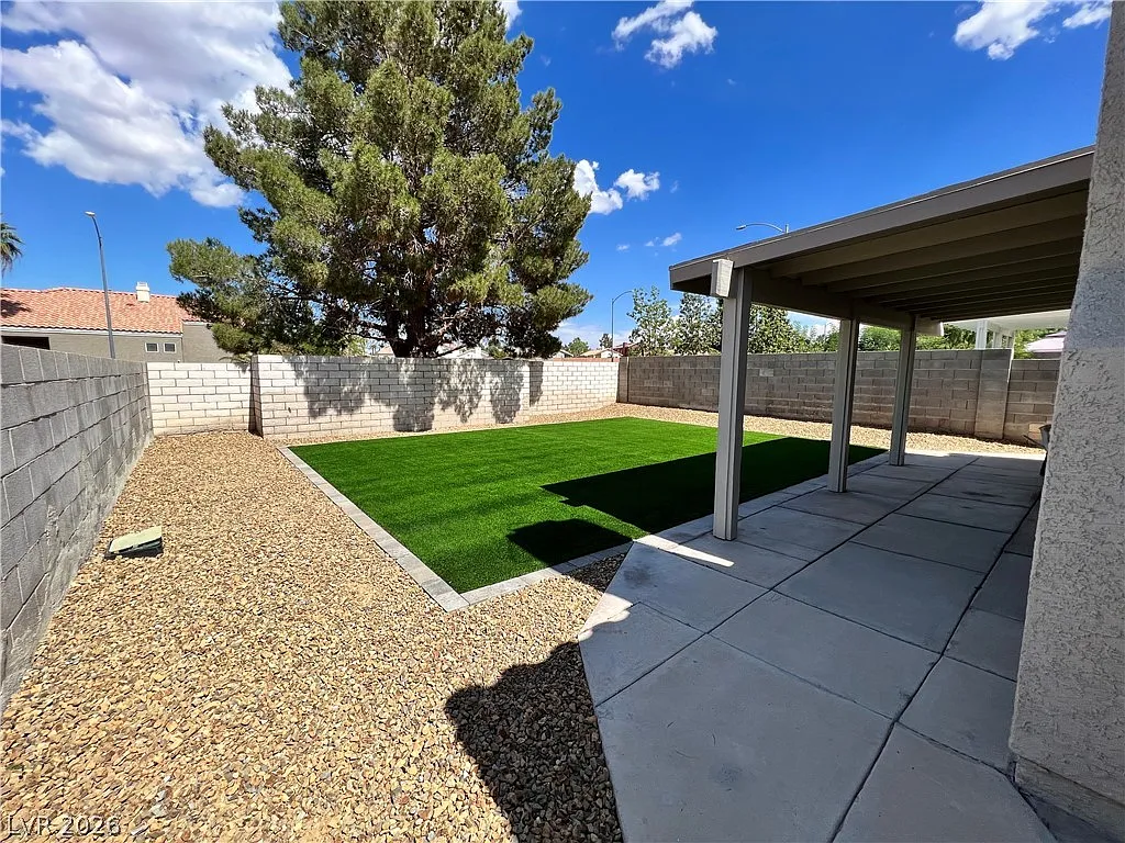 2 bed, 2.0 bath, 984 sqft, $1,950 — Photo 3
