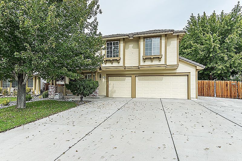 Welcome to 1048 Bridgman Ct!