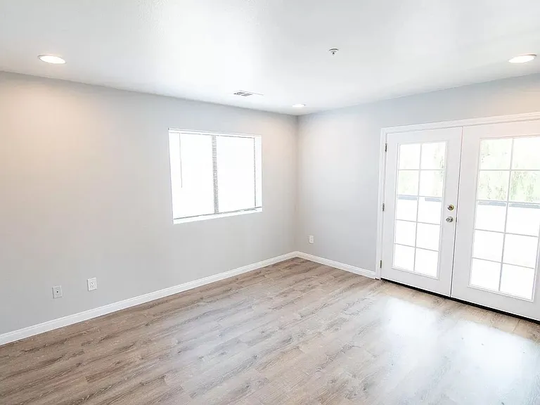 Oasis Apartments — Photo 46