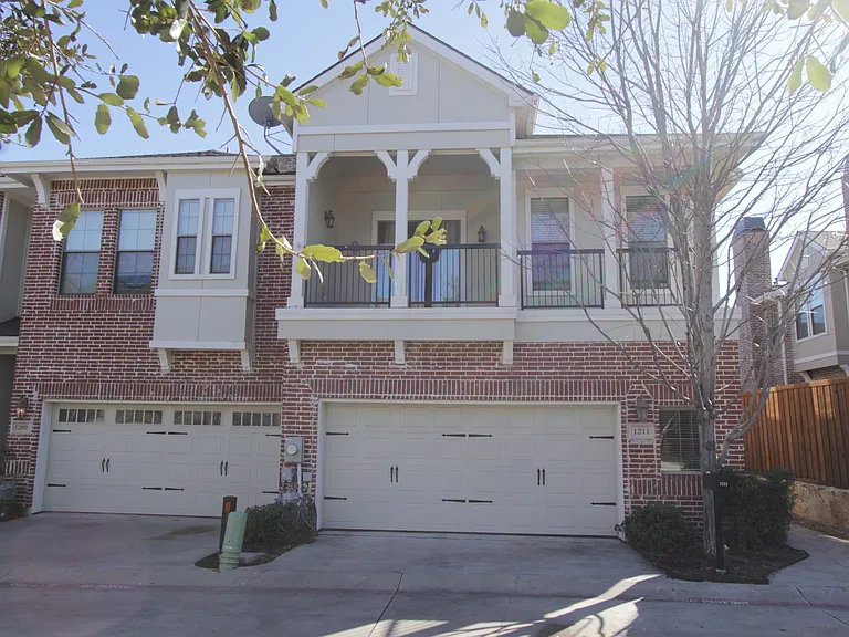1211 Lake Pointe Way — Photo 2