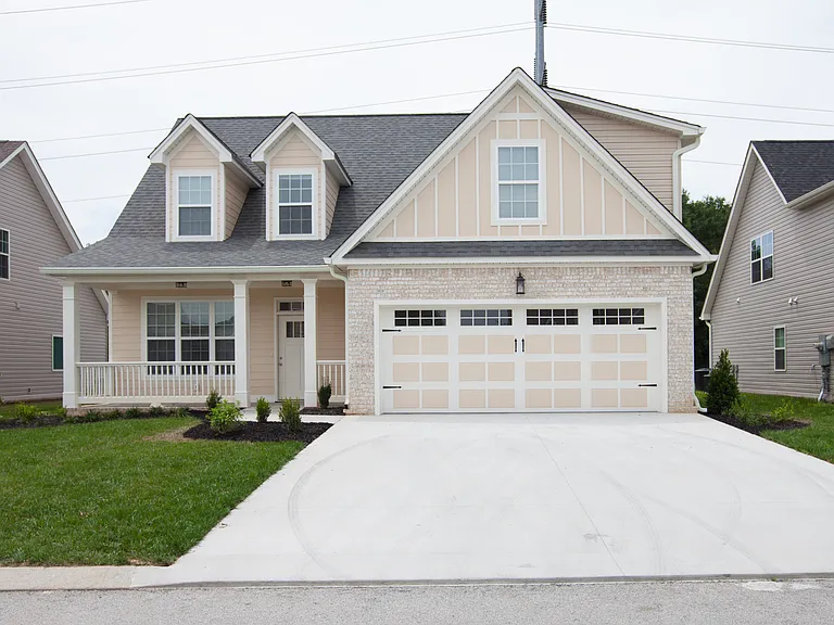 2524 Waterhaven Dr — Photo 1